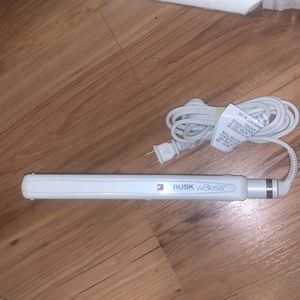 Rusk W8less 1 inch flat iron, very clean like new.